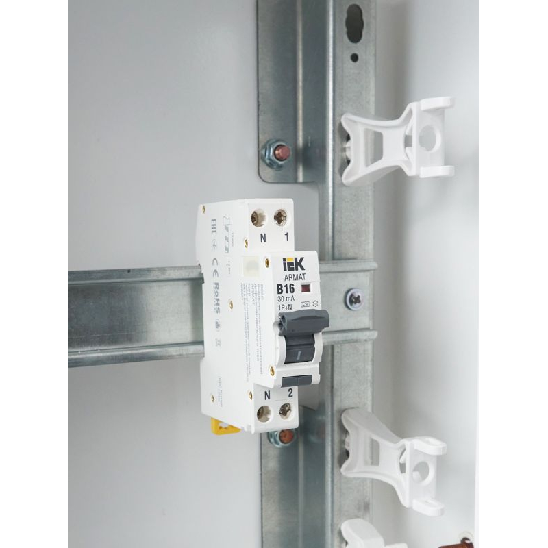 ARMAT Автоматический выключатель дифференциального тока B06S 1P+NP B16 30мА тип A (18мм) IEK