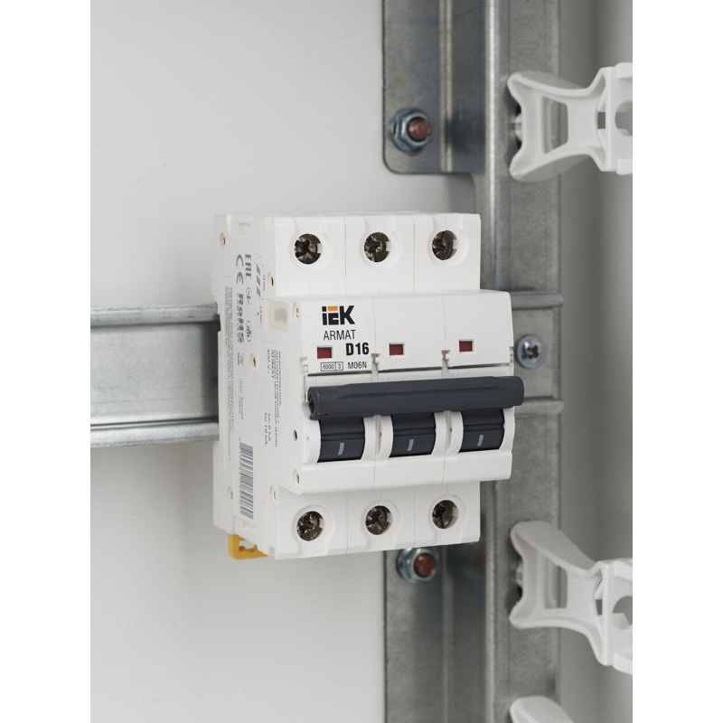 ARMAT Автоматический выключатель M06N 3P D 16А IEK