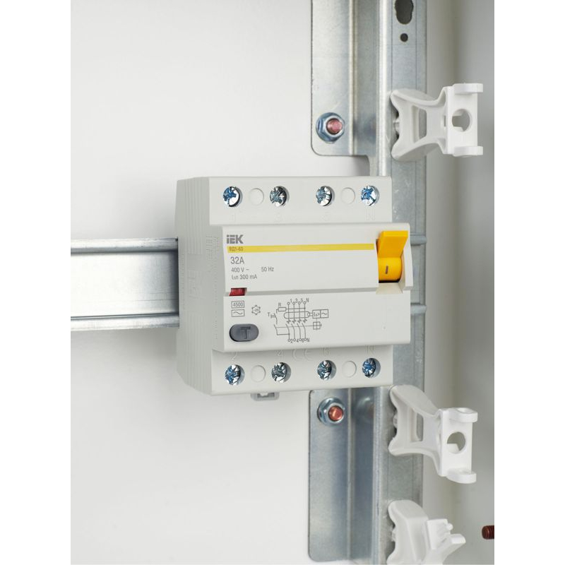 Выключатель дифференциальный (УЗО) ВД1-63 4Р 32А 300мА IEK