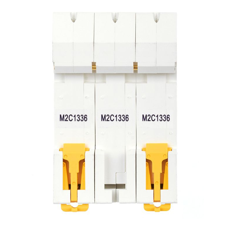 ARMAT Автоматический выключатель M06N 3P C 13А IEK