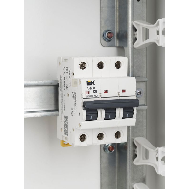 ARMAT Автоматический выключатель M10N 3P C 6А IEK
