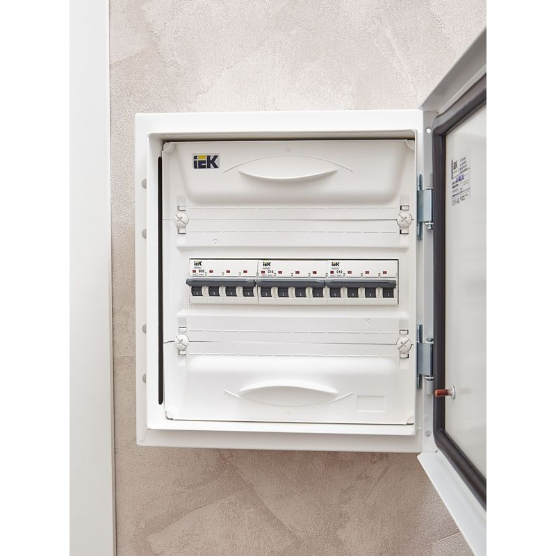 ARMAT Автоматический выключатель M06N 4P C 16А IEK