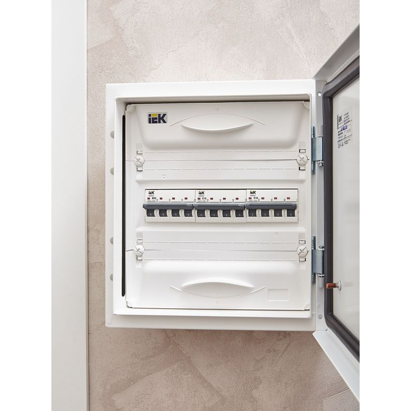 ARMAT Автоматический выключатель M06N 4P C 10А IEK