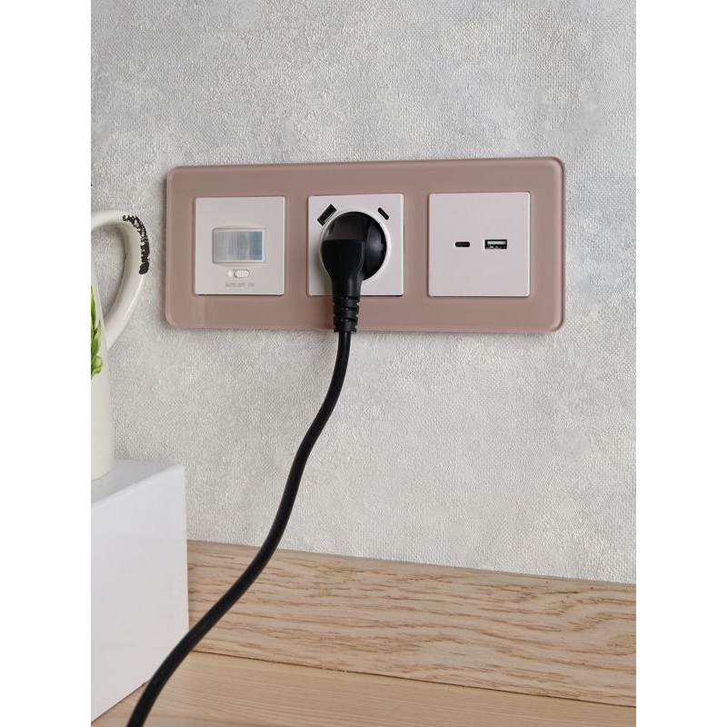 BRITE Розетка USB A+C 18Вт РЮ11-1-БрЖ жемчуг IEK