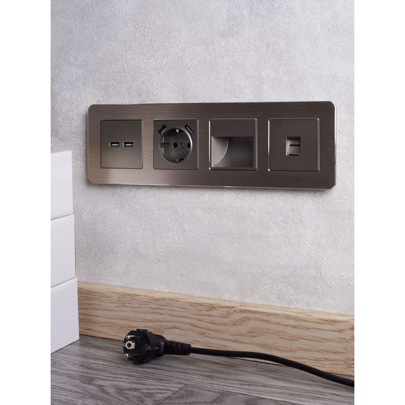 BRITE Розетка 1-местная с заземлением с защитными шторками 16А с USB A+A 5В 3,1А РЮш10-2-БрШ шампань IEK