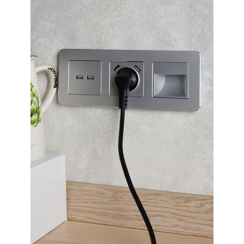 BRITE Розетка 1-местная с заземлением с защитными шторками 16А с USB A+A 5В 2,1А РЮш10-1-БрА алюминий IEK