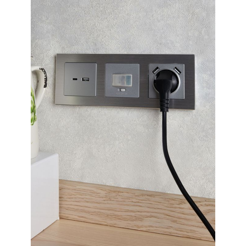 BRITE Розетка USB A+C 18Вт РЮ11-1-БрА алюминий IEK