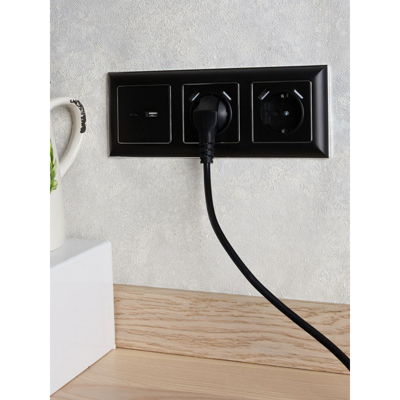 BRITE Розетка USB A+C 18Вт РЮ11-1-БрЧ черный IEK