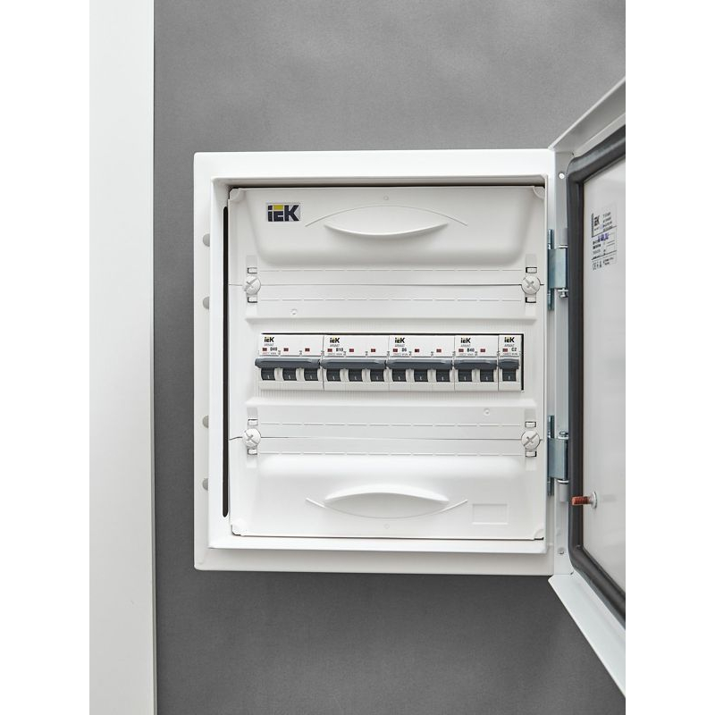 ARMAT Автоматический выключатель M06N 3P B 10А IEK