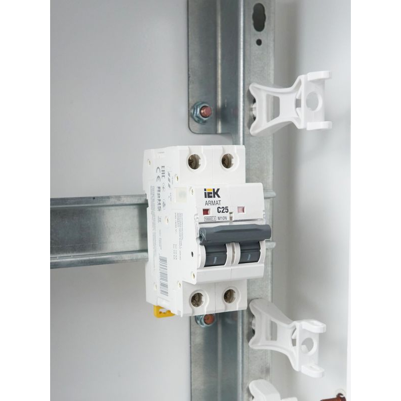 ARMAT Автоматический выключатель M10N 2P C 25А IEK