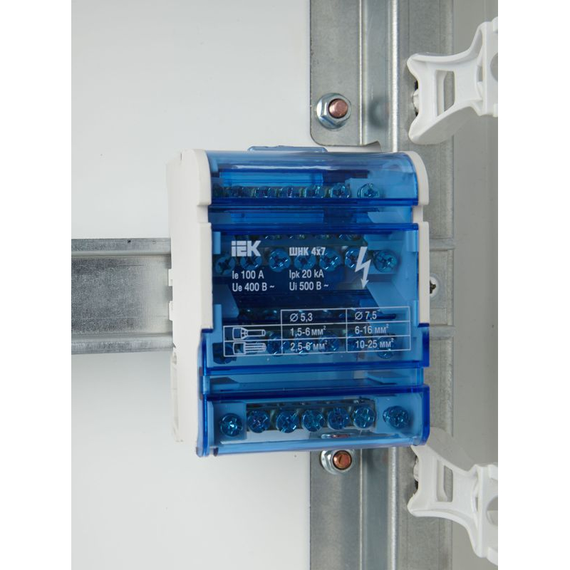 Шины на DIN-рейку в корпусе (кросс-модуль) ШНК 4х7 3L+PEN IEK