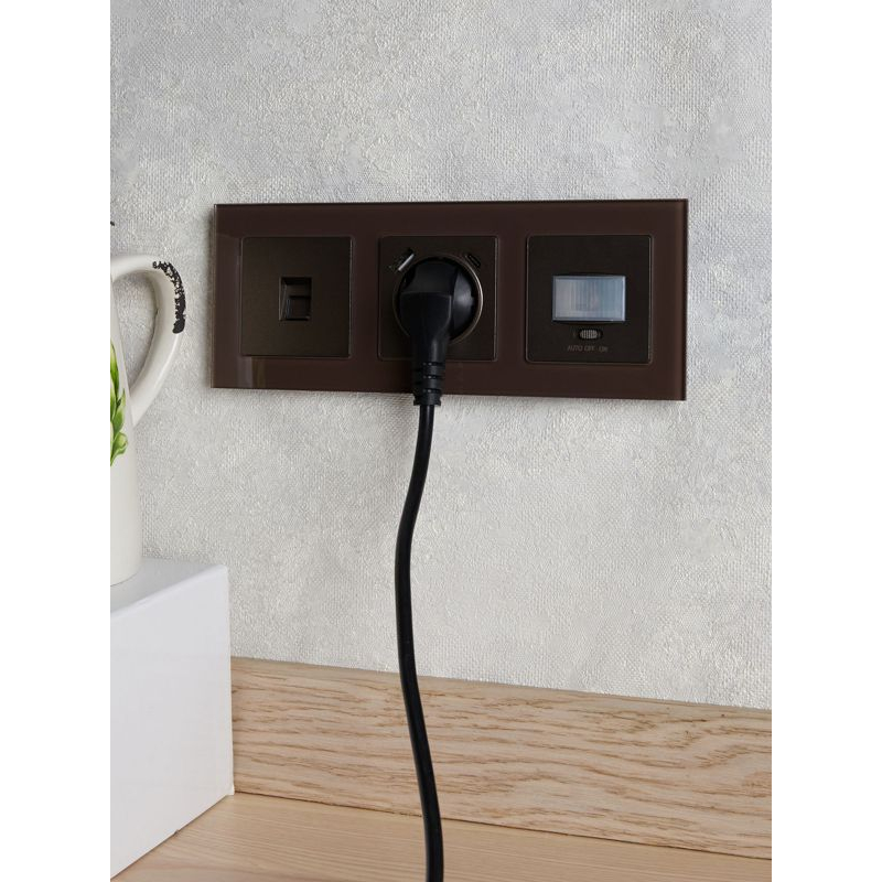 BRITE Розетка 1-местная с заземлением с защитными шторками 16А с USB A+C 18Вт РЮш11-1-БрТБ темная бронза IEK