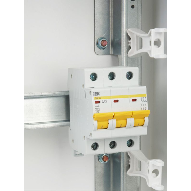 KARAT Автоматический выключатель ВА47-29 3P C 32А 4,5кА IEK
