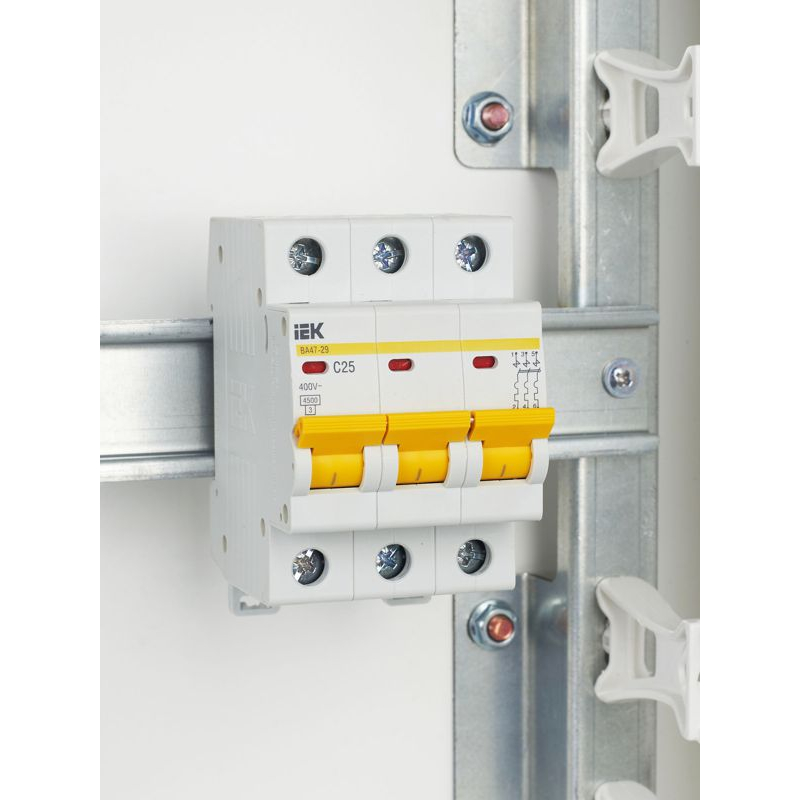 KARAT Автоматический выключатель ВА47-29 3P C 25А 4,5кА IEK