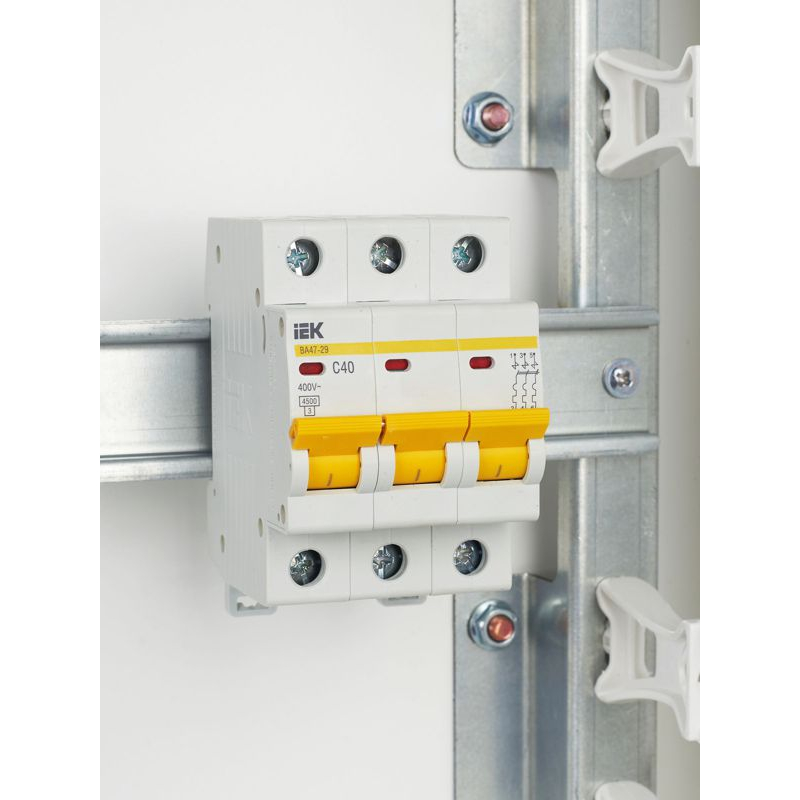 KARAT Автоматический выключатель ВА47-29 3P C 40А 4,5кА IEK