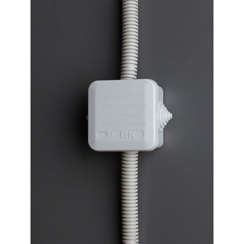 Коробка распаячная КМ41236 для открытой проводки безгалогенная (HF) 70х70х40мм с защелкивающейся крышкой IP44 4 гермоввода серая IEK