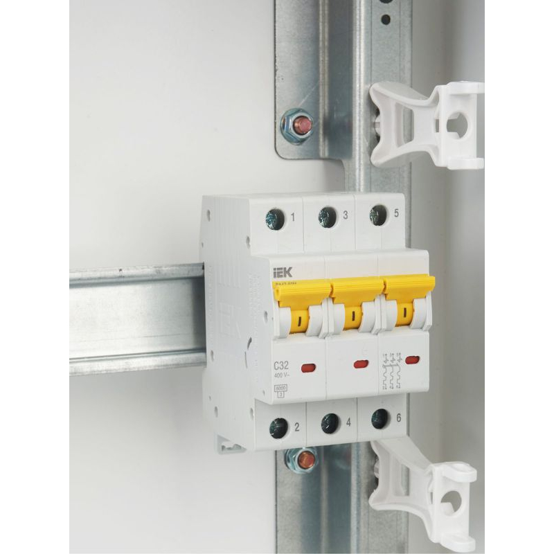 KARAT Автоматический выключатель ВА47-60M 3P C 32А 6кА IEK