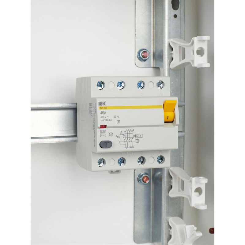 Выключатель дифференциальный (УЗО) ВД1-63S 4Р 40А 100мА IEK