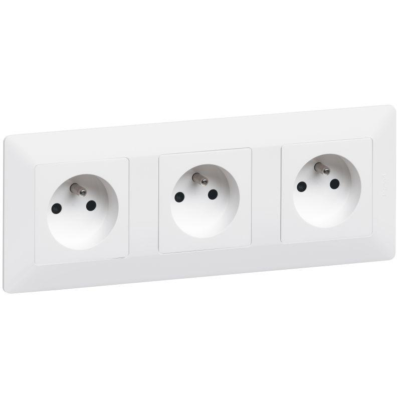 Механизм розетки 1-м СП Valena Life 16А IP20 250В 2P защ. шторки безвинт. клеммы с лицев. панелью бел. Leg 753416