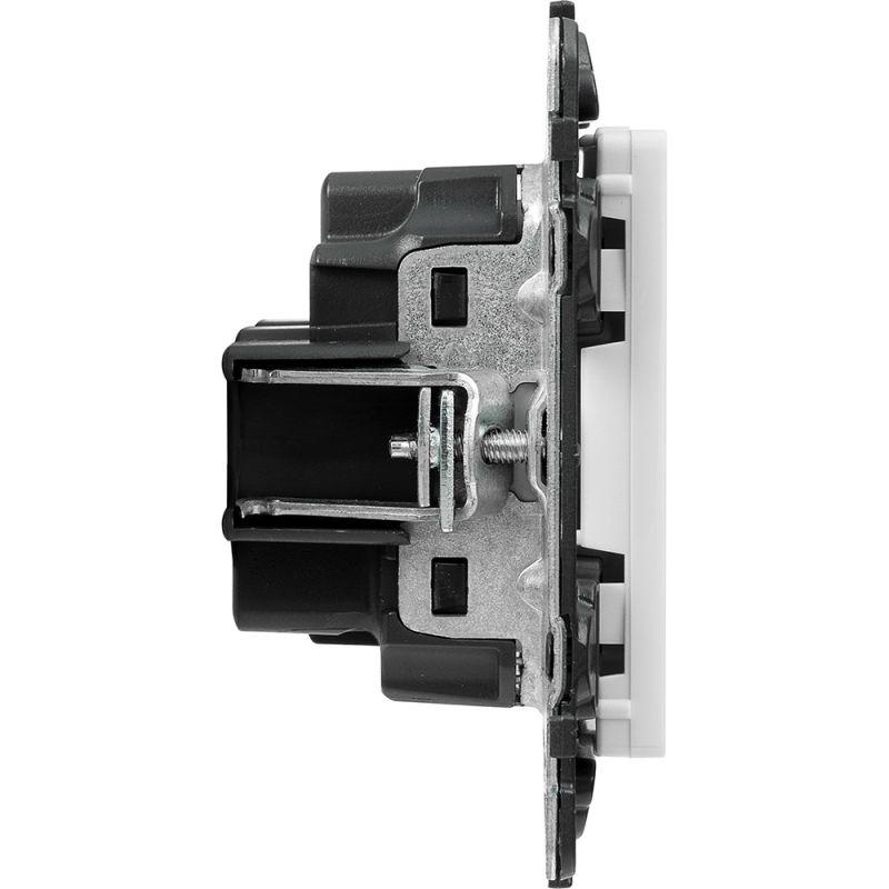 Механизм розетки 1-м СП Valena Life 16А IP20 250В 2P защ. шторки безвинт. клеммы с лицев. панелью бел. Leg 753416