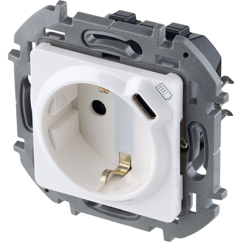 Механизм розетки 1-м СП Inspiria 16А IP20 250В 2P+E немецк. стандарт со встроен. зарядным устройством USB C 1.5А 5В бел. Leg 673770