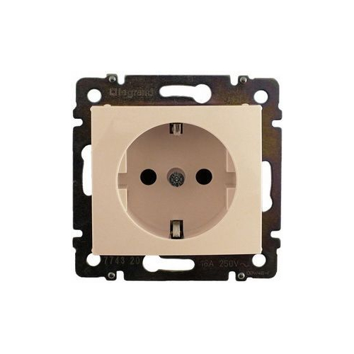 Розетка 1-м СП Valena 16А IP21 250В 2P+E защ. шторки безвинт. клеммы сл. кость Leg 774122