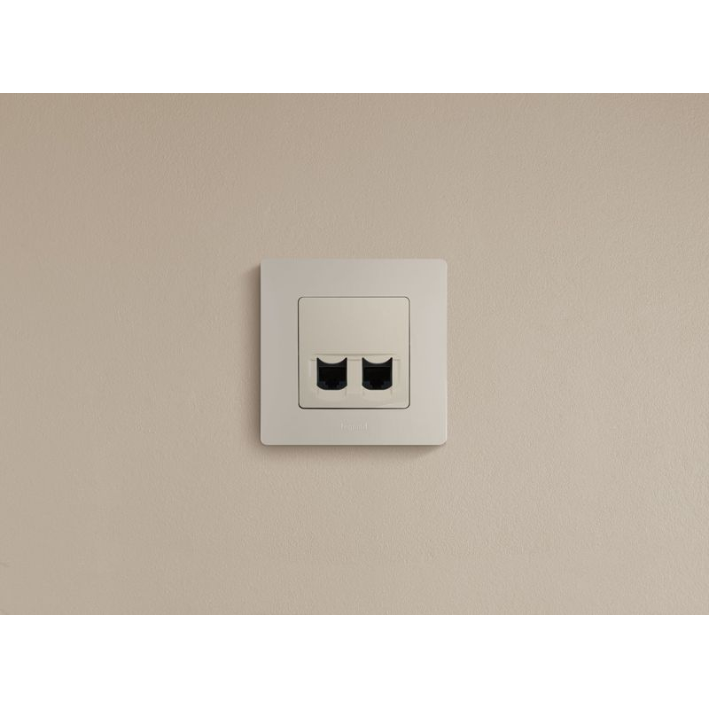 Механизм розетки комп. СП Etika RJ45 + RJ45 CAT.5E UTP сл. кость Leg 672355