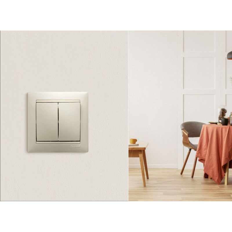 Механизм выключателя 2-кл. СП Valena 10А IP31 250В сл. кость Leg 774305