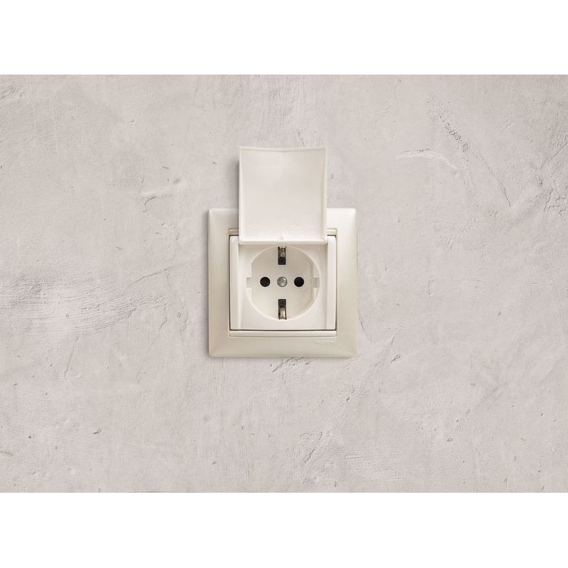 Механизм розетки 1-м СП Valena 16А IP21 2P+E с заземл. защ. шторки с крышкой на винтах бел. Leg 774422