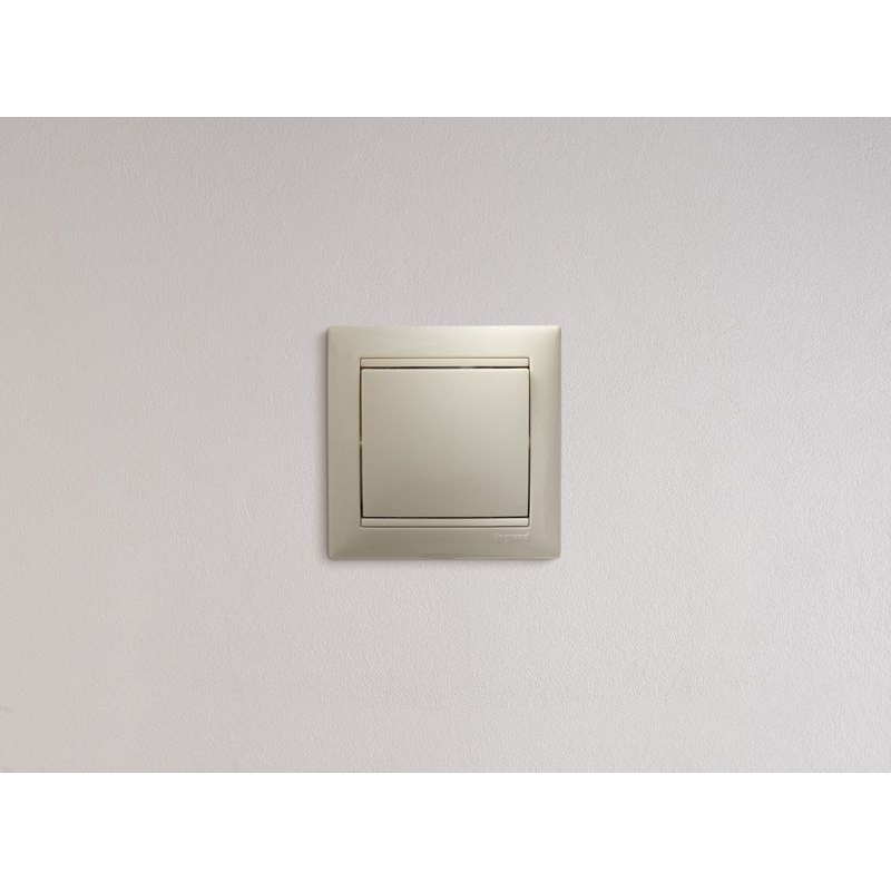 Механизм переключателя промежуточного 1-кл. СП Valena 10А IP31 сл. кость (DIY-упак.) Leg 695608