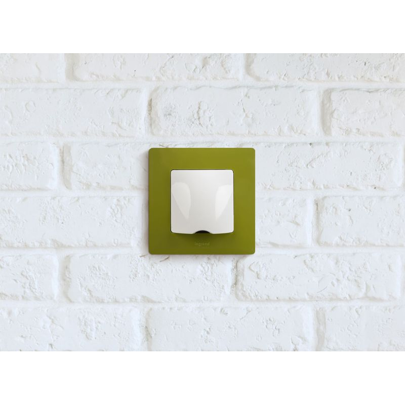 Механизм вывода кабеля СП Etika с зажимом для кабеля бел. Leg 672229