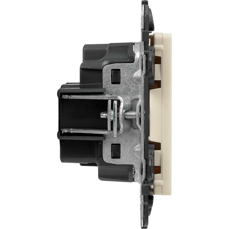 Механизм розетки 1-м СП Valena Life 16А IP20 250В 2P защ. шторки безвинт. клеммы с лицев. панелью сл. кость Leg 753516