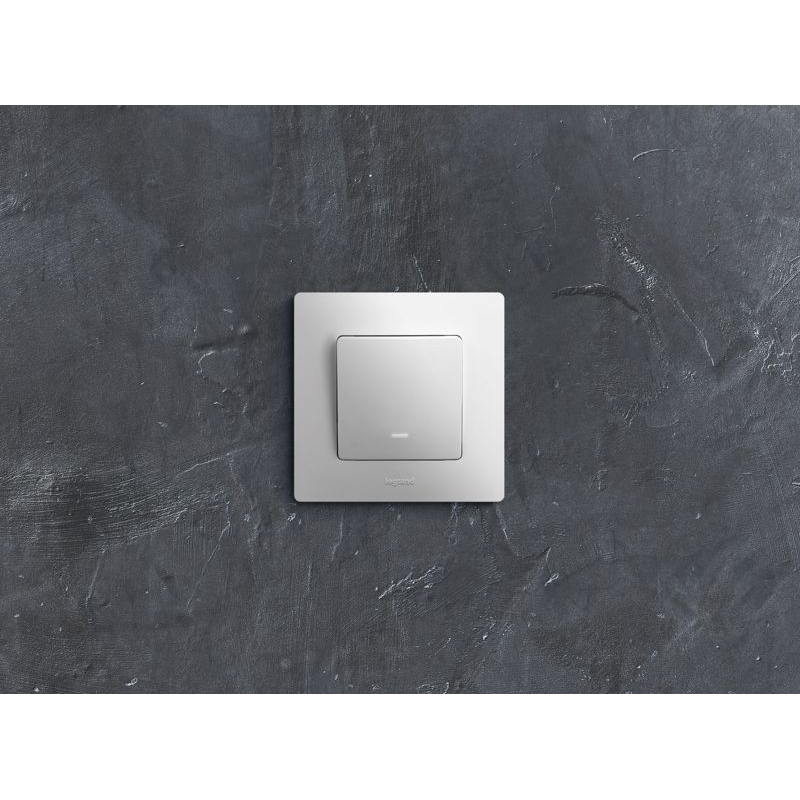 Механизм выключателя 1-кл. СП Etika 10А IP20 250В 10AX с подсветкой / индикацией безвинт. зажимы бел. Leg 672203