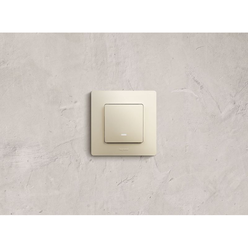 Механизм выключателя 1-кл. СП Etika 10А IP20 250В 10AX с подсветкой / индикацией безвинт. зажимы сл. кость Leg 672303