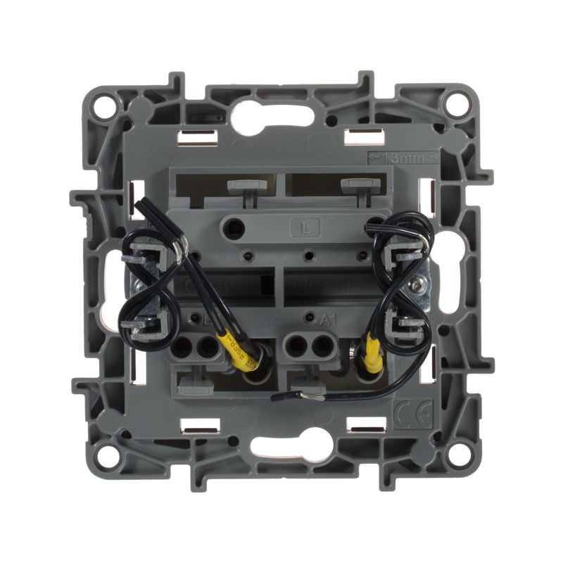 Механизм выключателя 2-кл. СП Etika 10А IP20 250В 10AX с подсветкой / индикацией безвинт. зажимы сл. кость Leg 672304