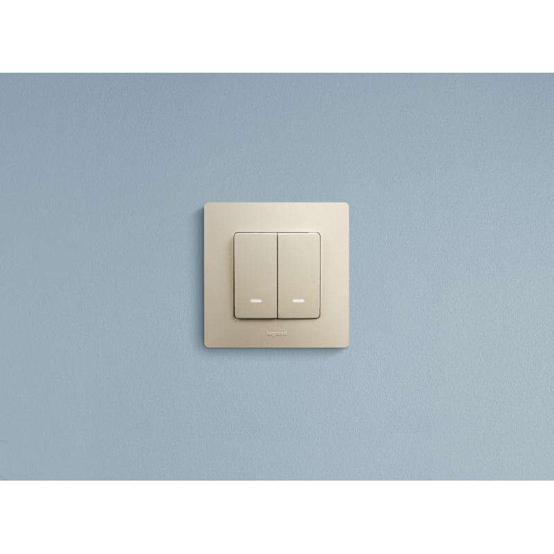 Механизм выключателя 2-кл. СП Etika 10А IP20 250В 10AX с подсветкой / индикацией безвинт. зажимы сл. кость Leg 672304