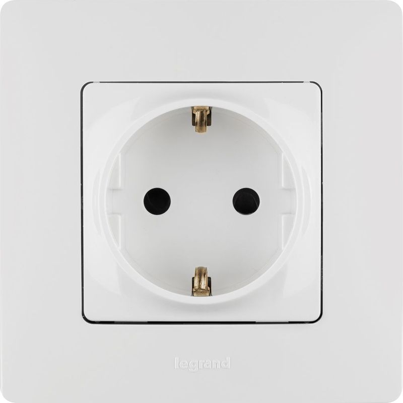 Механизм розетки 1-м СП Etika 16А IP31 250В 2P+E с заземл. защ. шторки немецк. стандарт винт. клеммы бел. Leg 672222
