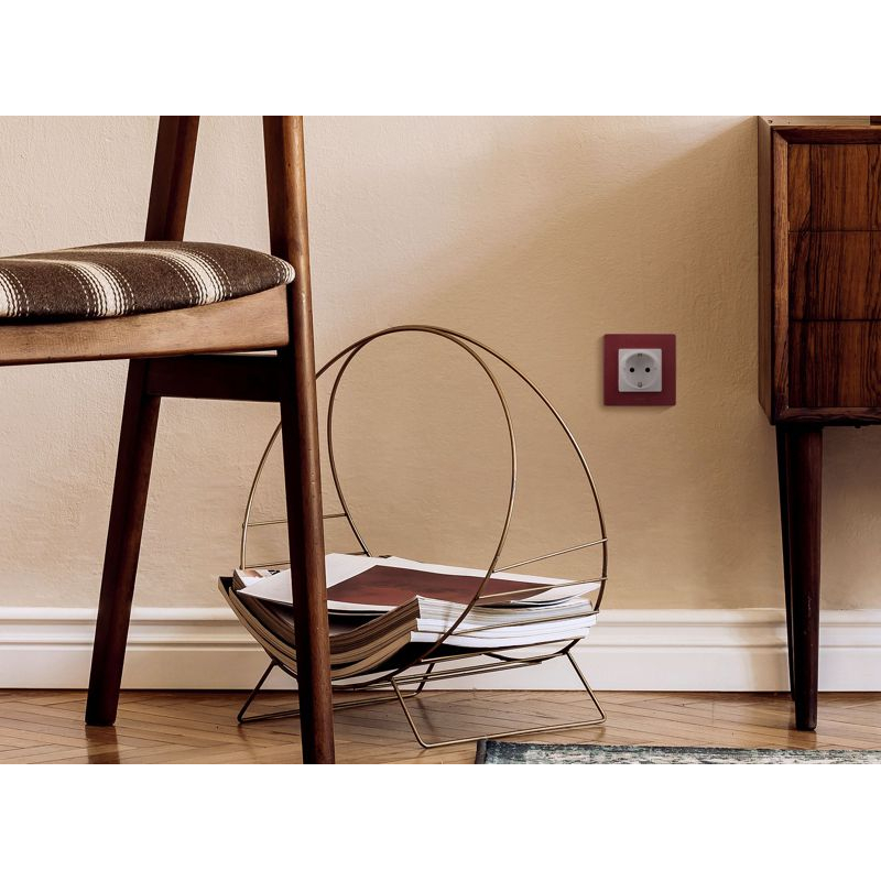 Механизм розетки 1-м СП Etika 16А IP31 250В 2P+E с заземл. защ. шторки немецк. стандарт винт. клеммы бел. Leg 672222