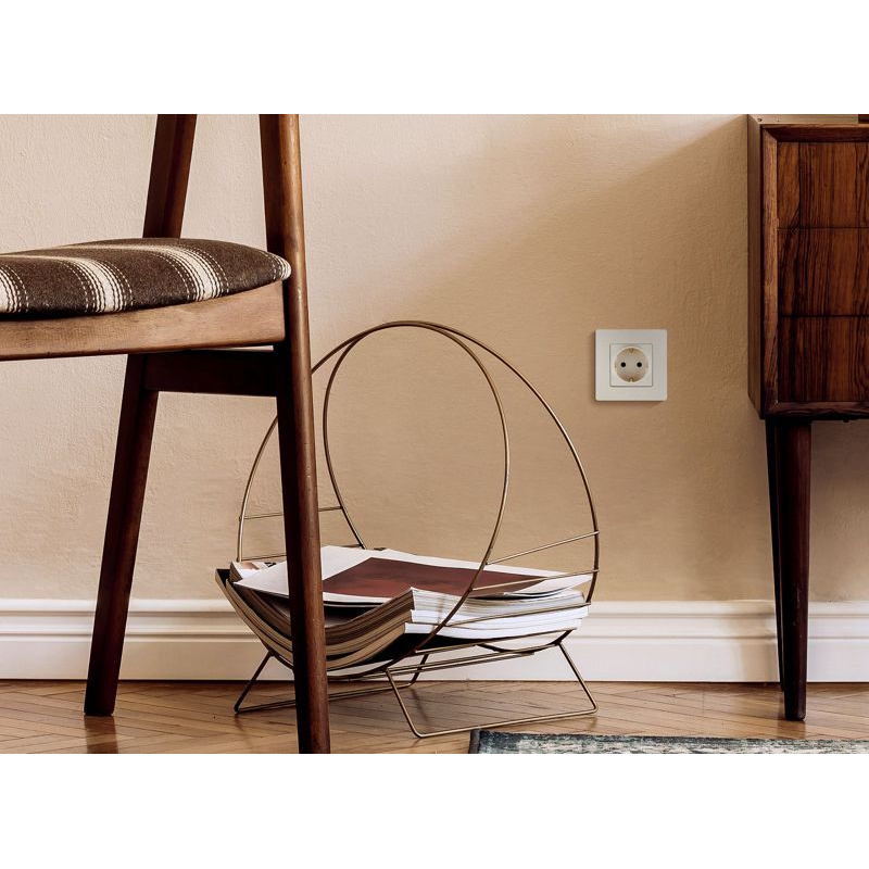 Механизм розетки 1-м СП Etika 16А IP31 250В 2P+E с заземляющим контактом защитные шторки немецкий стандарт винтовые клеммы слоновая кость Leg 672322