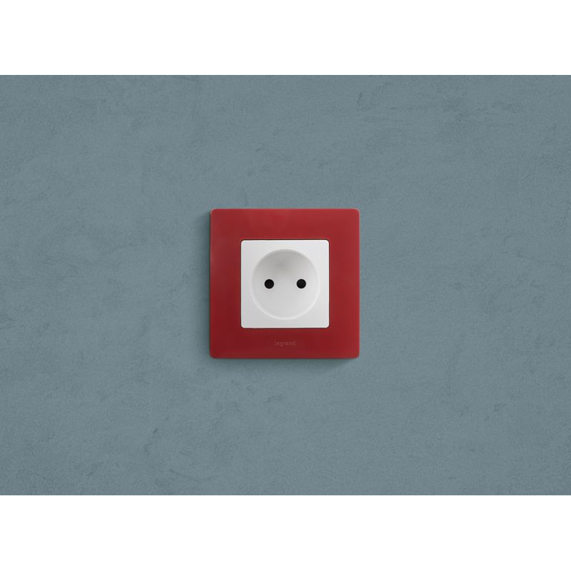 Механизм розетки 1-м СП Etika 16А IP31 250В 2P без заземл. защ. шторки немецк. стандарт винт. клеммы бел. Leg 672234