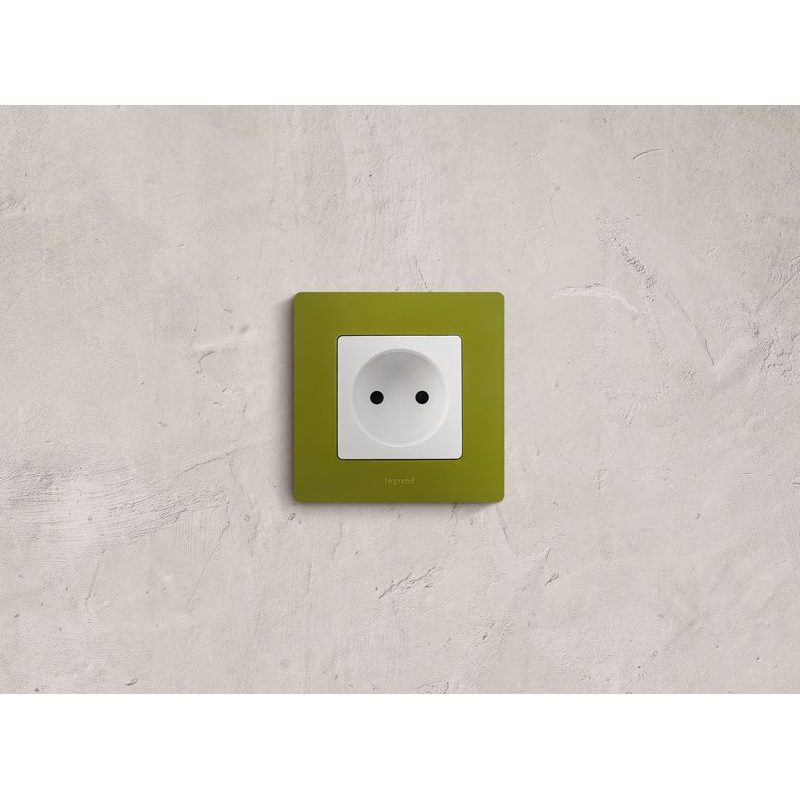 Механизм розетки 1-м СП Etika 16А IP31 250В 2P без заземл. защ. шторки немецк. стандарт винт. клеммы бел. Leg 672234