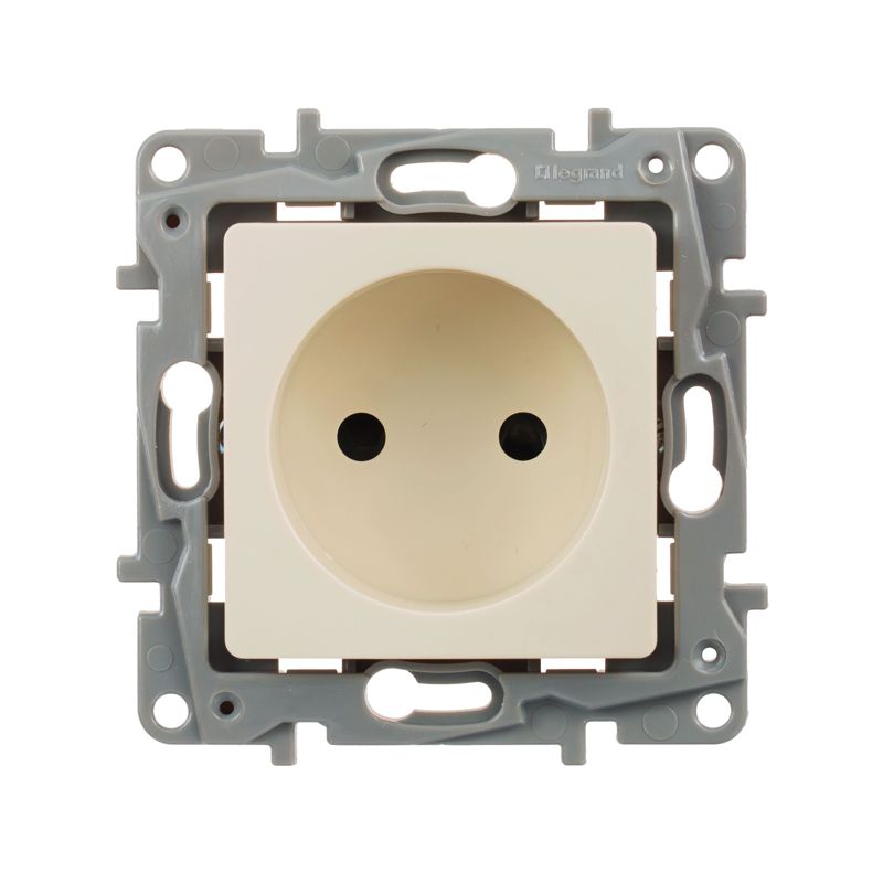 Механизм розетки 1-м СП Etika 16А IP31 250В 2P без заземл. защ. шторки немецк. стандарт винт. клеммы сл. кость Leg 672334