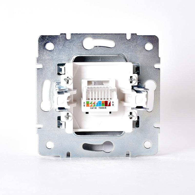 Механизм розетки компьютерной RJ45 1-м СП Karina матов. серебр. LEZARD 707-4388-139