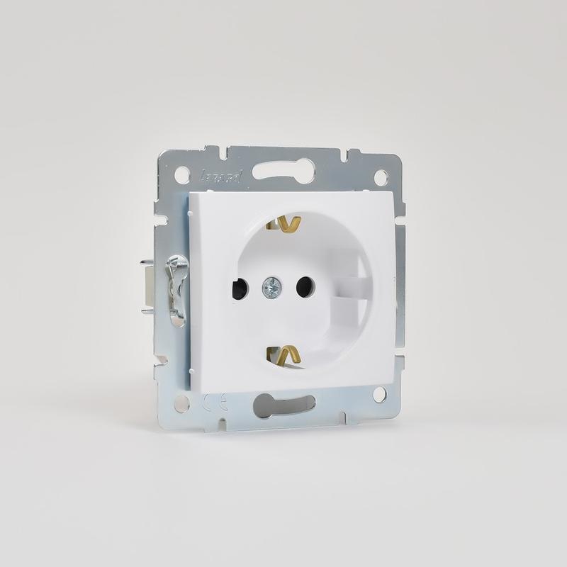 Механизм розетки 1-м СП KARINA защ. шторки с заземл. термопласт бел. LEZARD 707-0288-124B