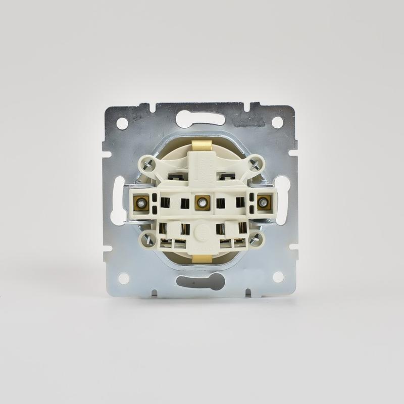 Механизм розетки 1-м СП KARINA термопласт с заземл. крем LEZARD 707-0388-122B