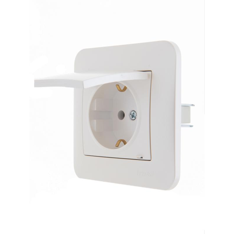 Механизм розетки 1-м СП Karina с заземл. с крышкой термопласт жемчуж./бел. перламутр. LEZARD 707-3088-123B