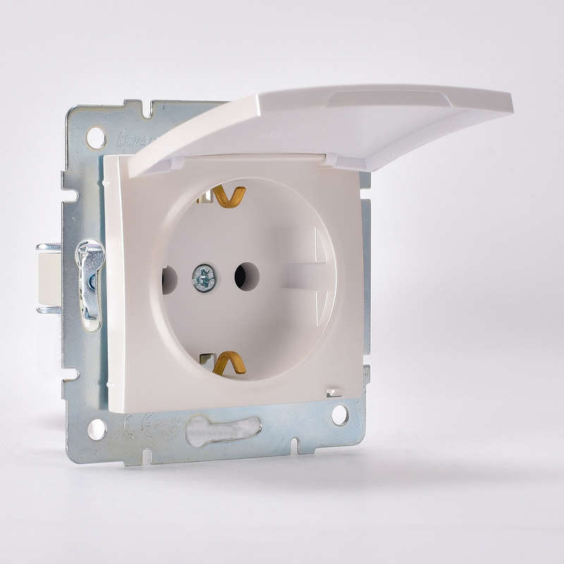 Механизм розетки 1-м СП Karina с заземл. с крышкой термопласт жемчуж./бел. перламутр. LEZARD 707-3088-123B