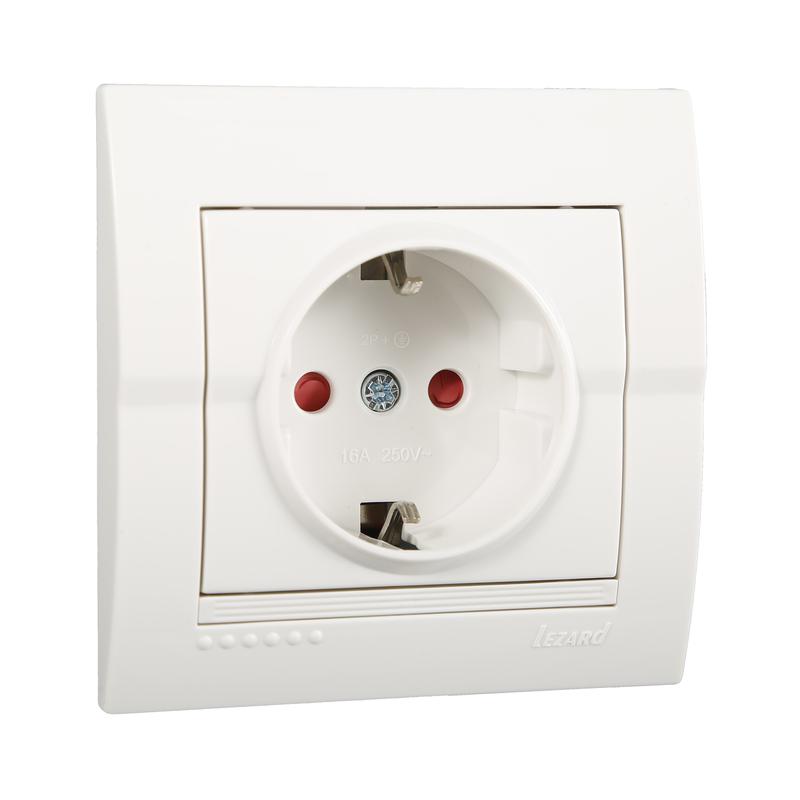 Розетка 1-м СП Дери 16А IP20 защ. шторки бакелит бел. LEZARD 702-0202-124B