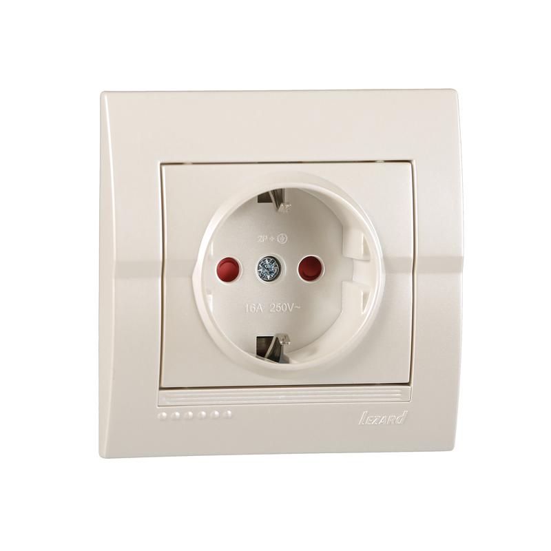 Розетка 1-м СП Дери 16А IP20 защ. шторки бакелит жемчуж./бел. метал. LEZARD 702-3030-124B