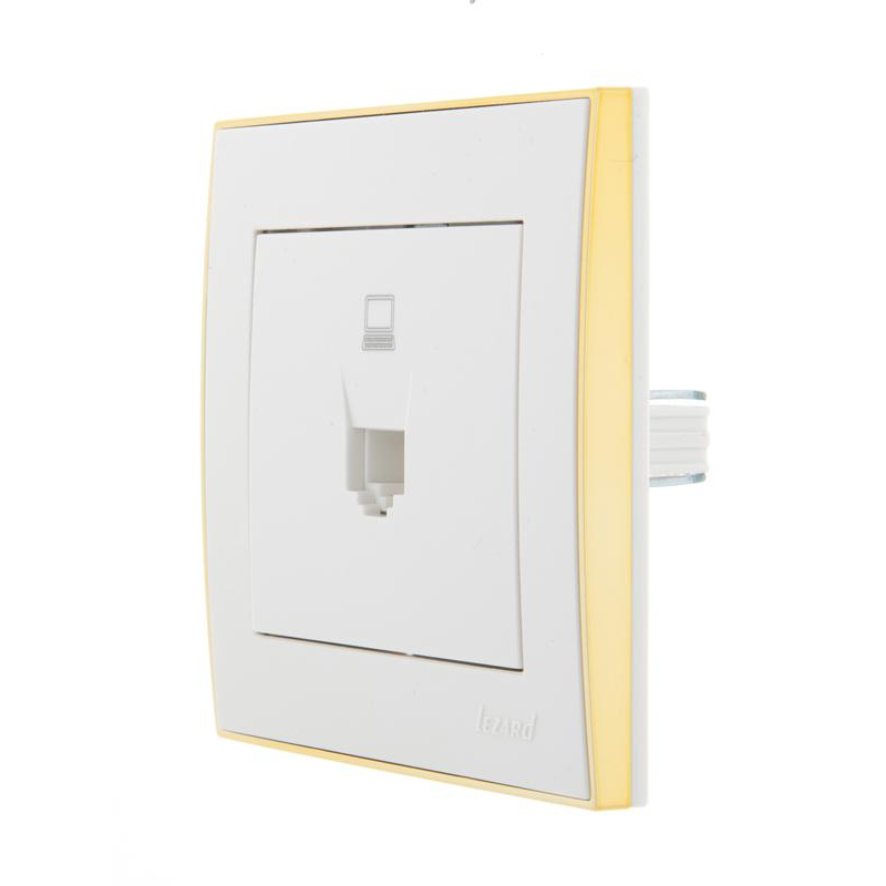 Розетка компьютерная 1-м СП Рейн бел. с боковой вст. зол. LEZARD 703-0226-139
